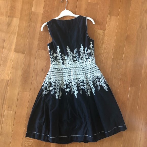 Black and white embroidered dress - Picture 2 of 4